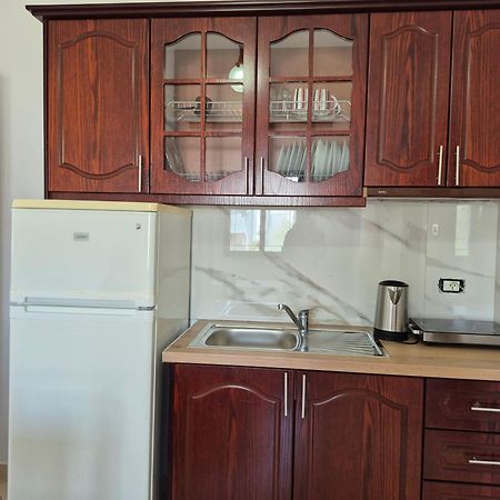 Vita Apartment - Spacious Garden And Balcony 5 Min To Beach & Center Ksamil Esterno foto
