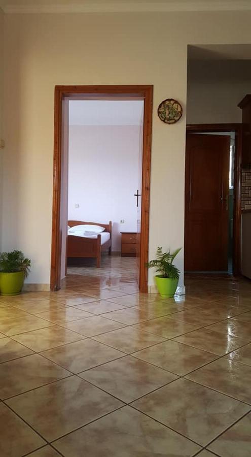 Vita Apartment - Spacious Garden And Balcony 5 Min To Beach & Center Ksamil Esterno foto