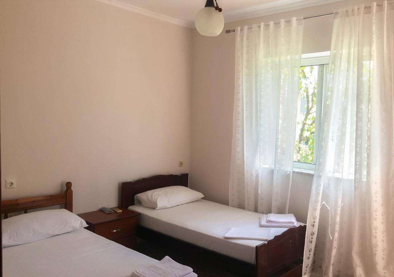 Vita Apartment - Spacious Garden And Balcony 5 Min To Beach & Center Ksamil Esterno foto
