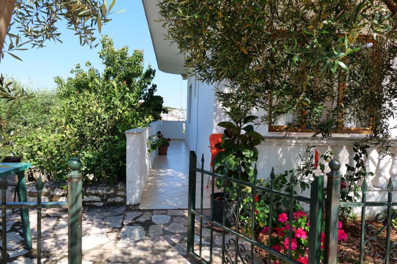 Vita Apartment - Spacious Garden And Balcony 5 Min To Beach & Center Ksamil Esterno foto