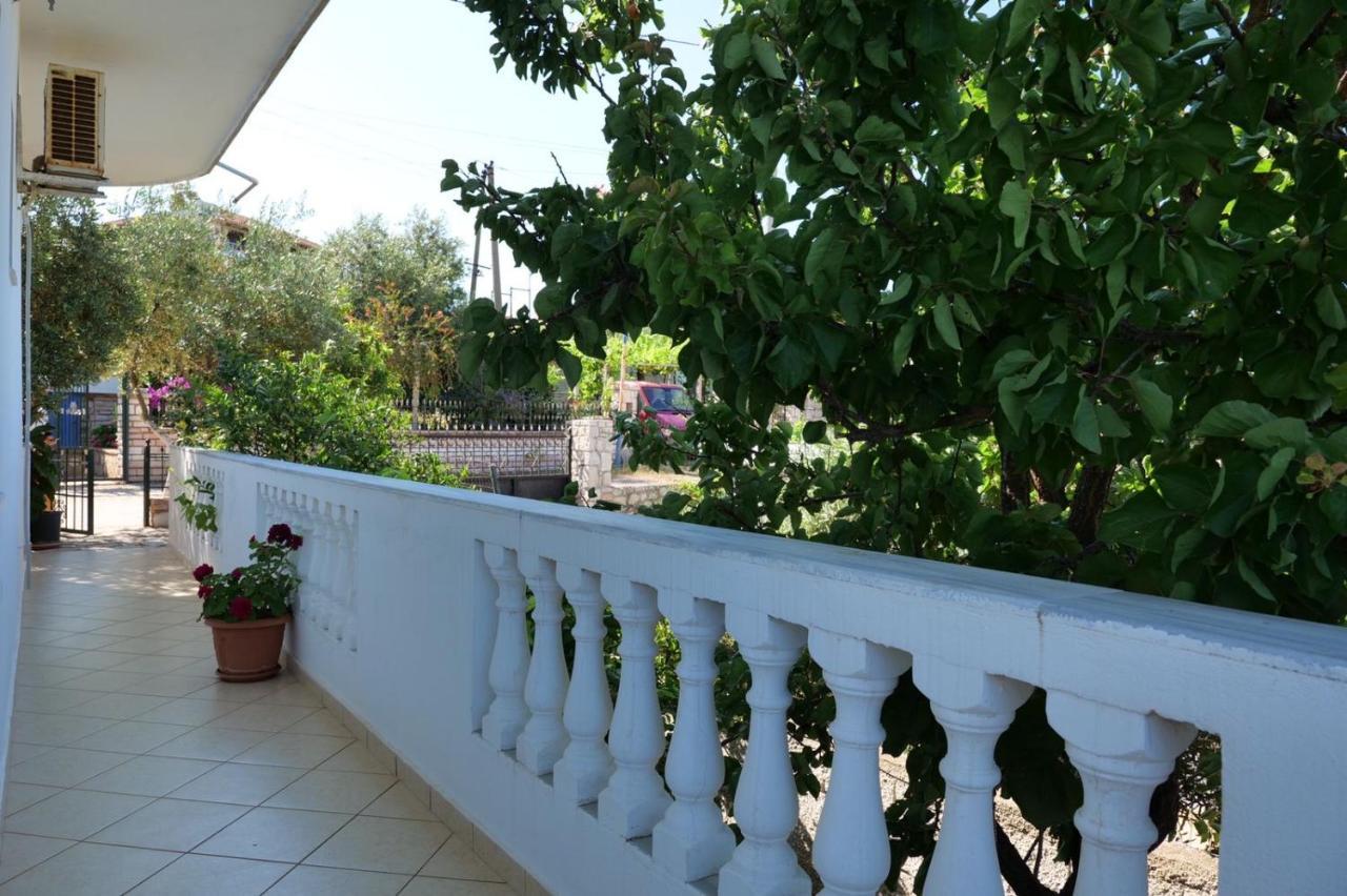 Vita Apartment - Spacious Garden And Balcony 5 Min To Beach & Center Ksamil Esterno foto