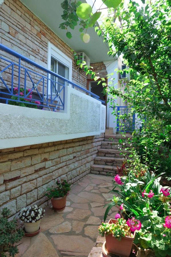 Vita Apartment - Spacious Garden And Balcony 5 Min To Beach & Center Ksamil Esterno foto
