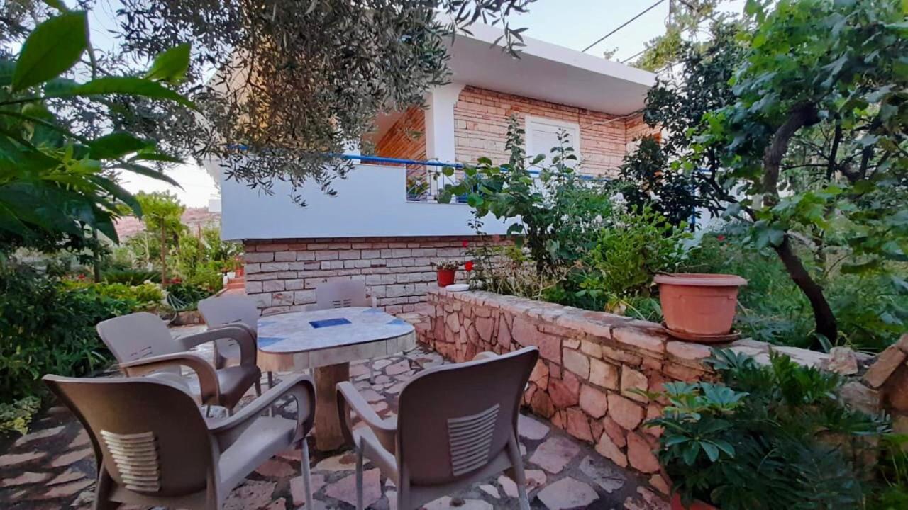 Vita Apartment - Spacious Garden And Balcony 5 Min To Beach & Center Ksamil Esterno foto