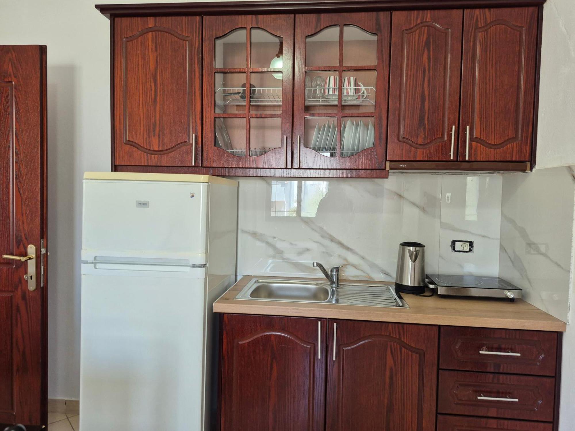 Vita Apartment - Spacious Garden And Balcony 5 Min To Beach & Center Ksamil Esterno foto