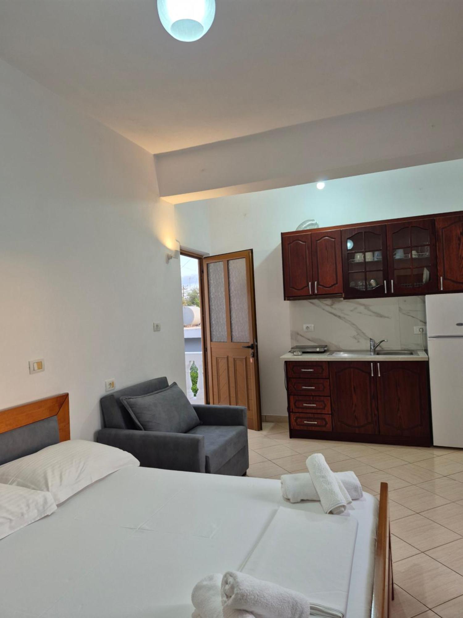 Vita Apartment - Spacious Garden And Balcony 5 Min To Beach & Center Ksamil Esterno foto
