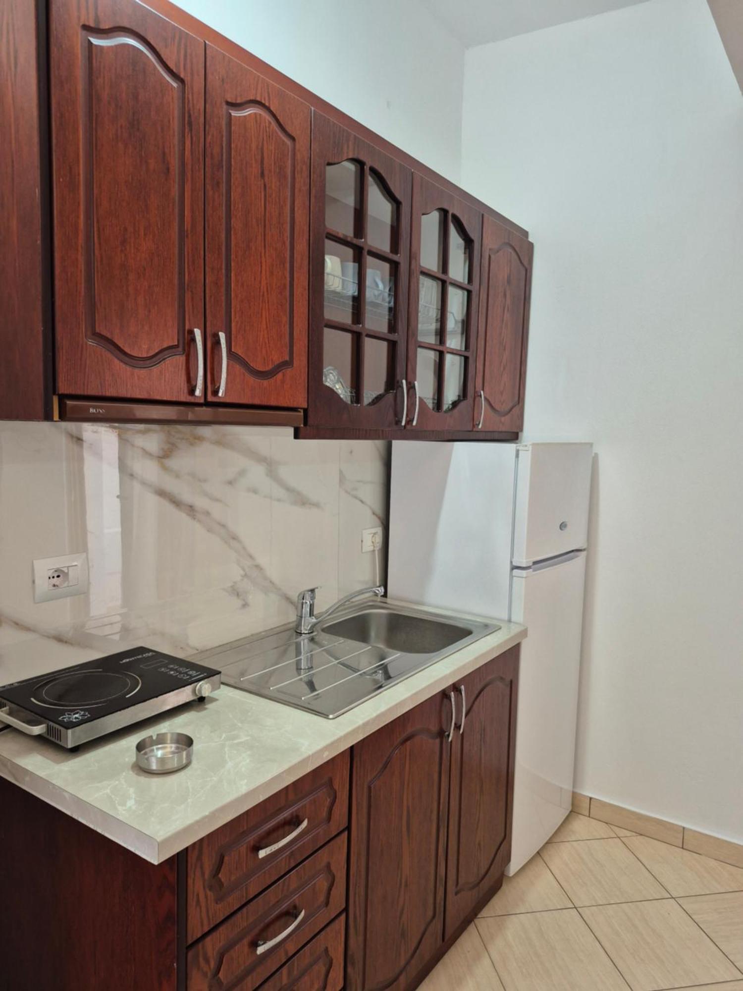 Vita Apartment - Spacious Garden And Balcony 5 Min To Beach & Center Ksamil Esterno foto