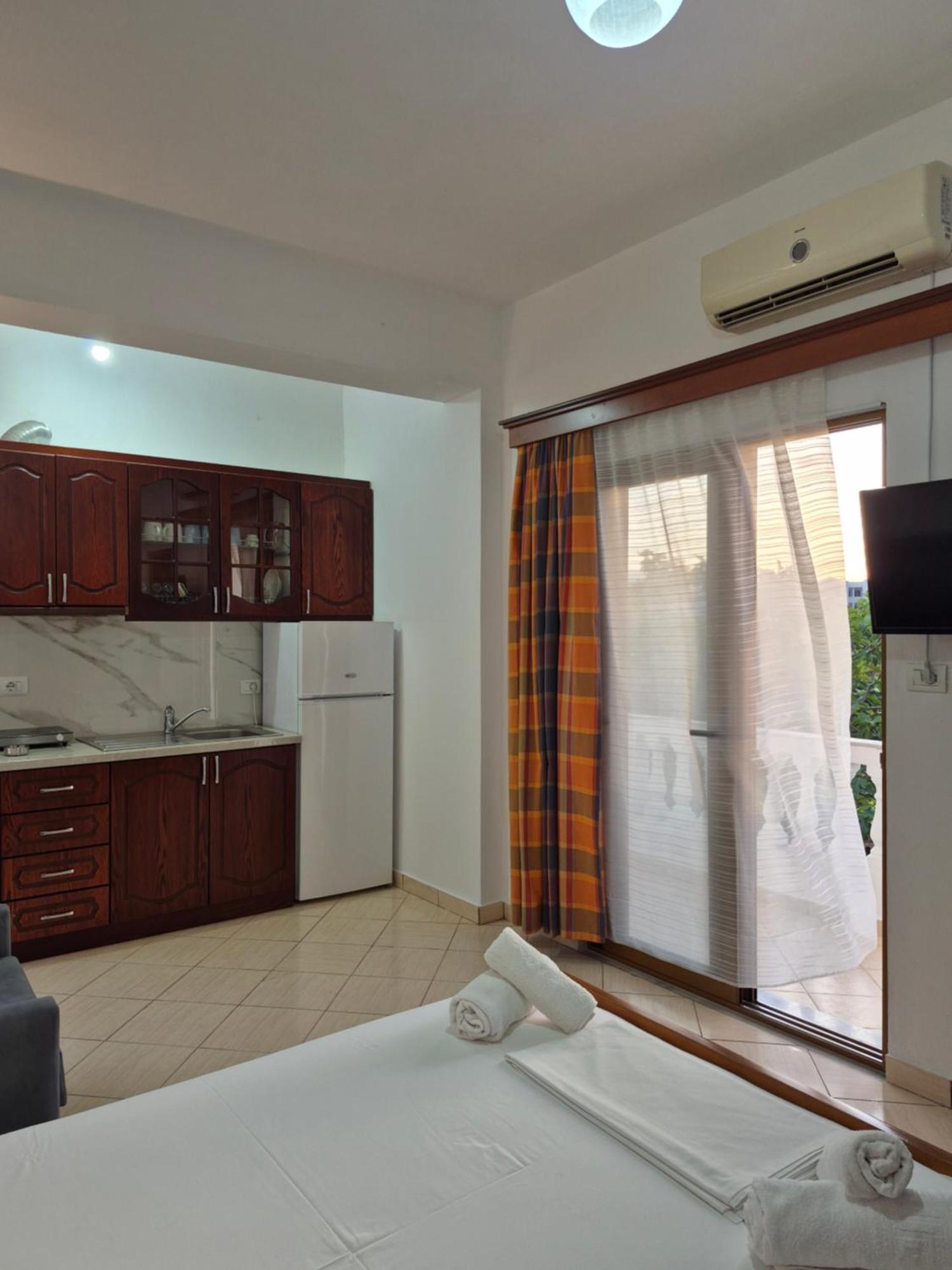 Vita Apartment - Spacious Garden And Balcony 5 Min To Beach & Center Ksamil Esterno foto