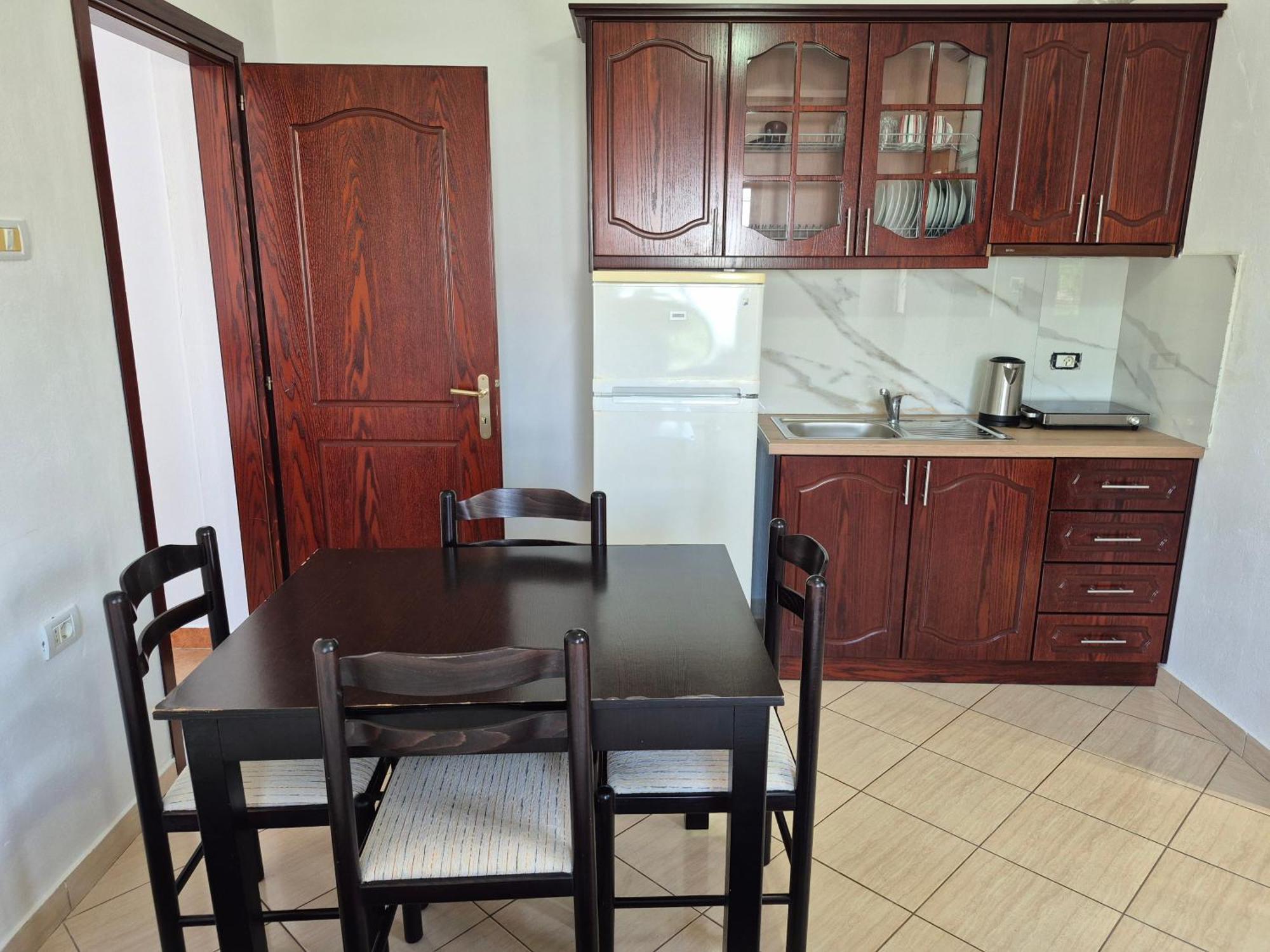 Vita Apartment - Spacious Garden And Balcony 5 Min To Beach & Center Ksamil Esterno foto