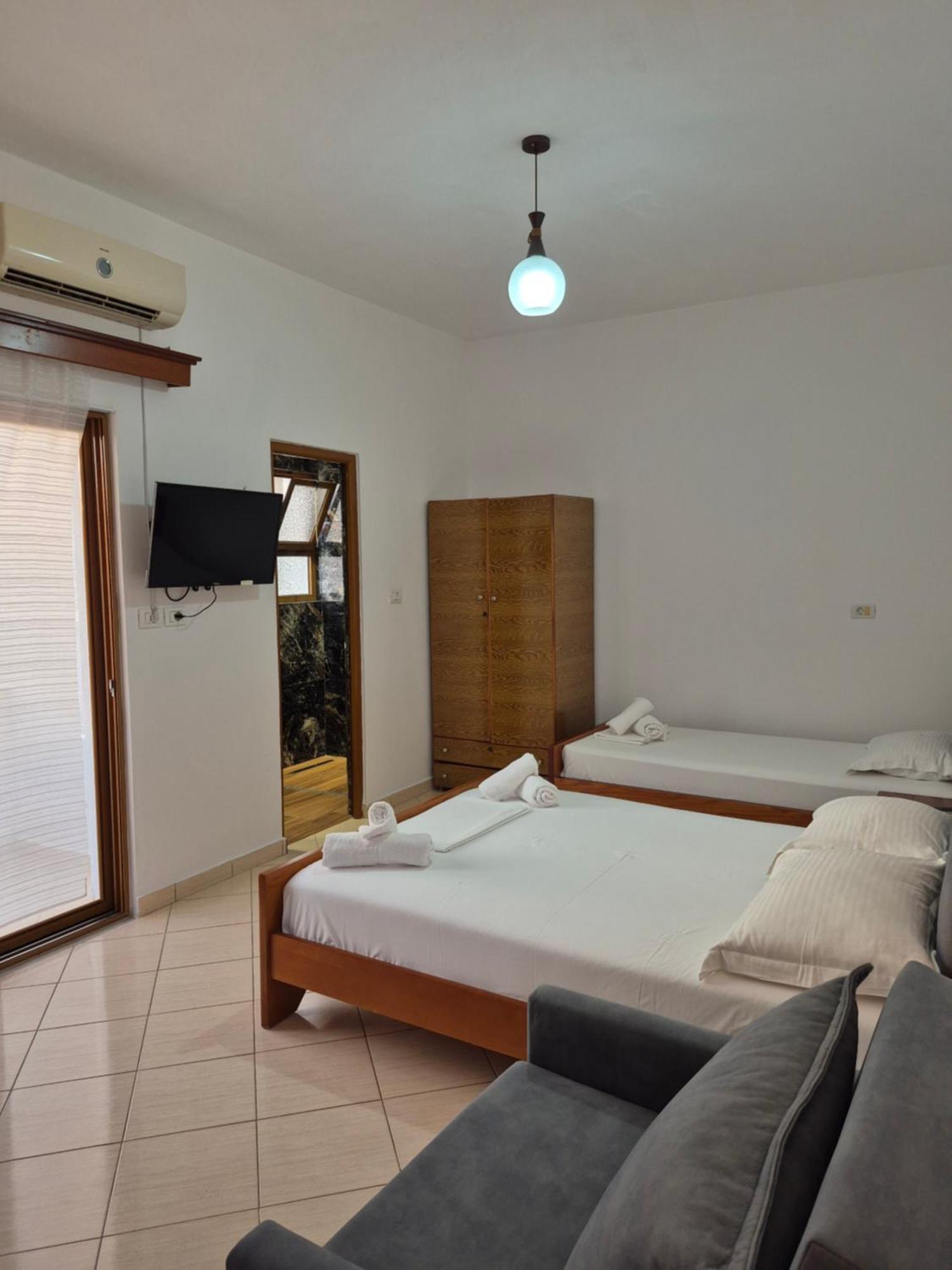Vita Apartment - Spacious Garden And Balcony 5 Min To Beach & Center Ksamil Esterno foto